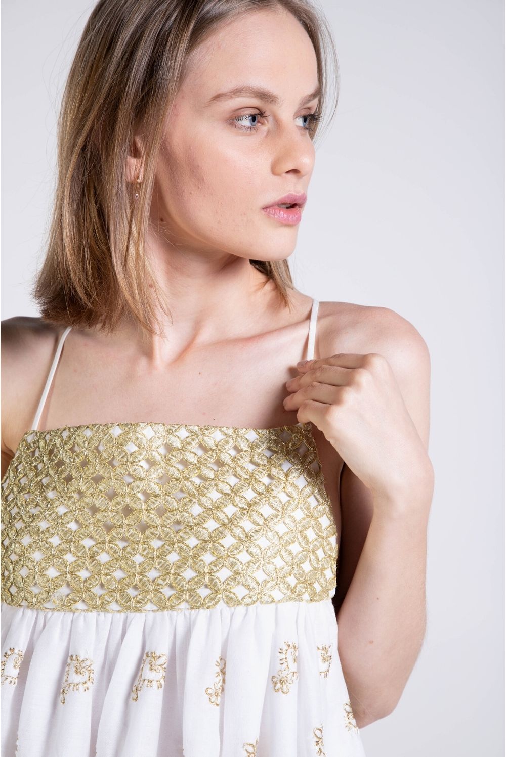 vestido-gold-off-white-detalhe