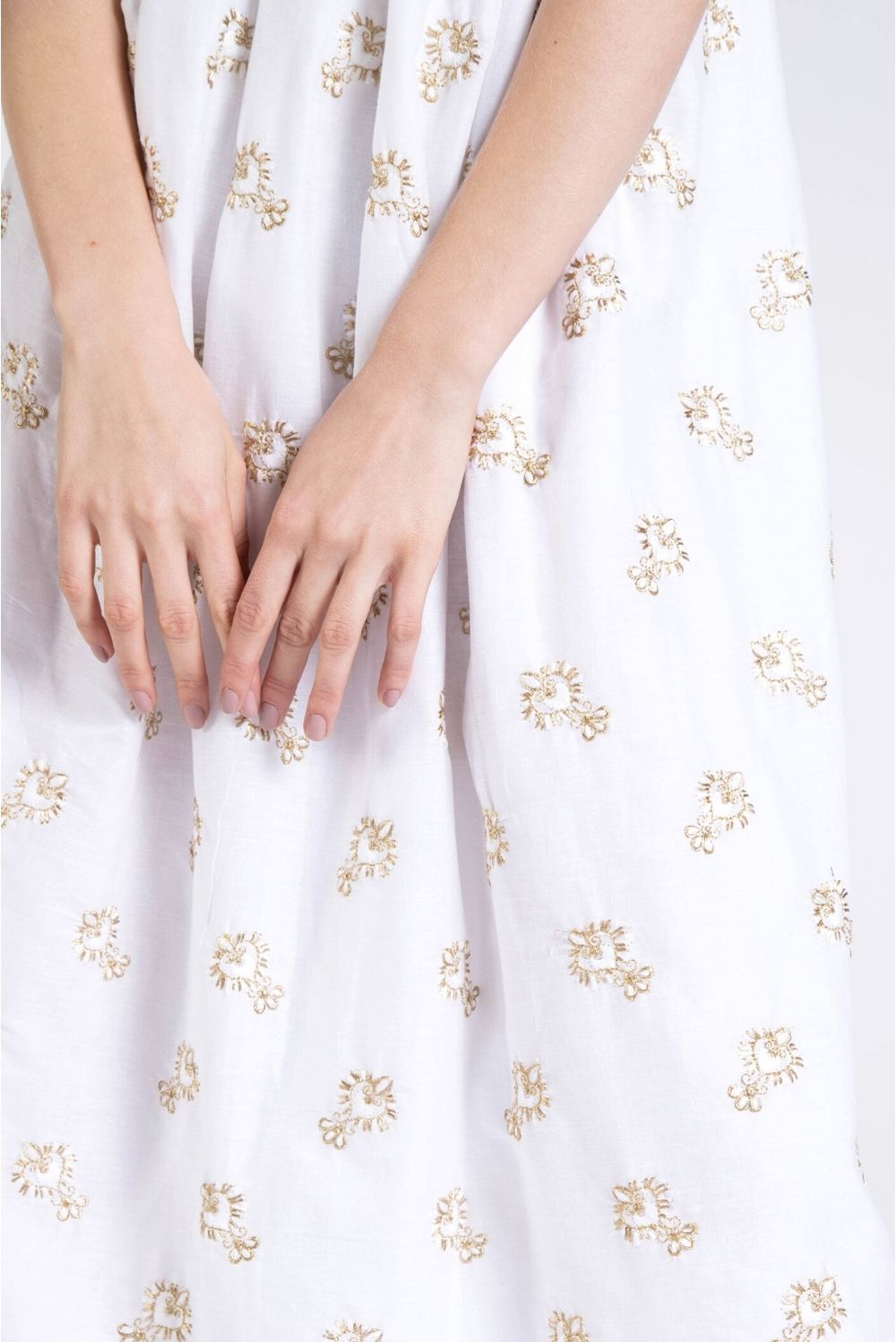 vestido-gold-off-white-detalhe-bordado